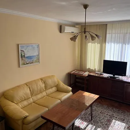Lejlighed при Bond-100 м/2 със градина Burgas City
