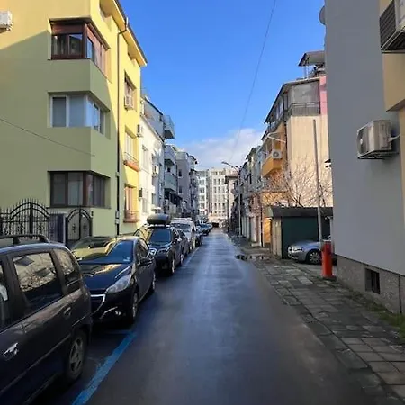 Lejlighed при Bond-100 м/2 със градина Burgas City